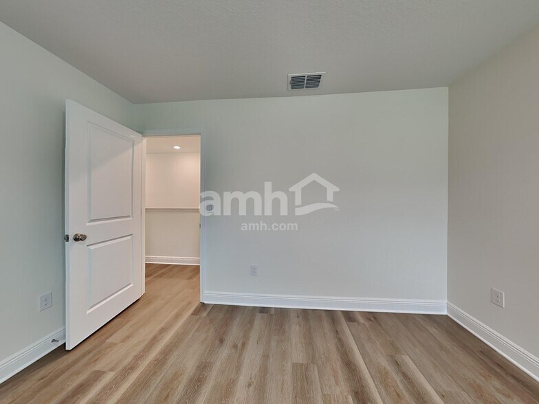 Building Photo - 27121 St Andrews Ave