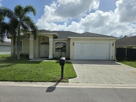 Building Photo - 1202 Hatteras Cir