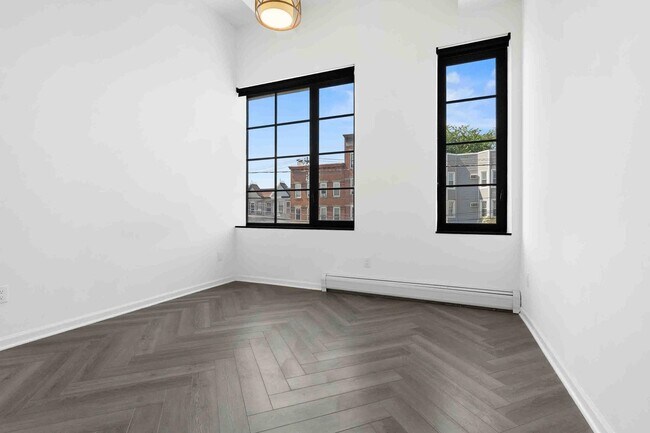 Building Photo - 142 Charles St