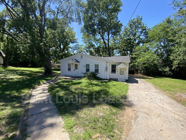 Building Photo - 3745 Dixie Dr