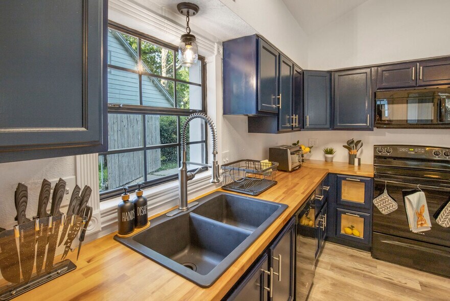 Building Photo - 206 St Cloud Dr