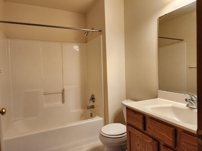 Building Photo - 3076 Selkirk Dr