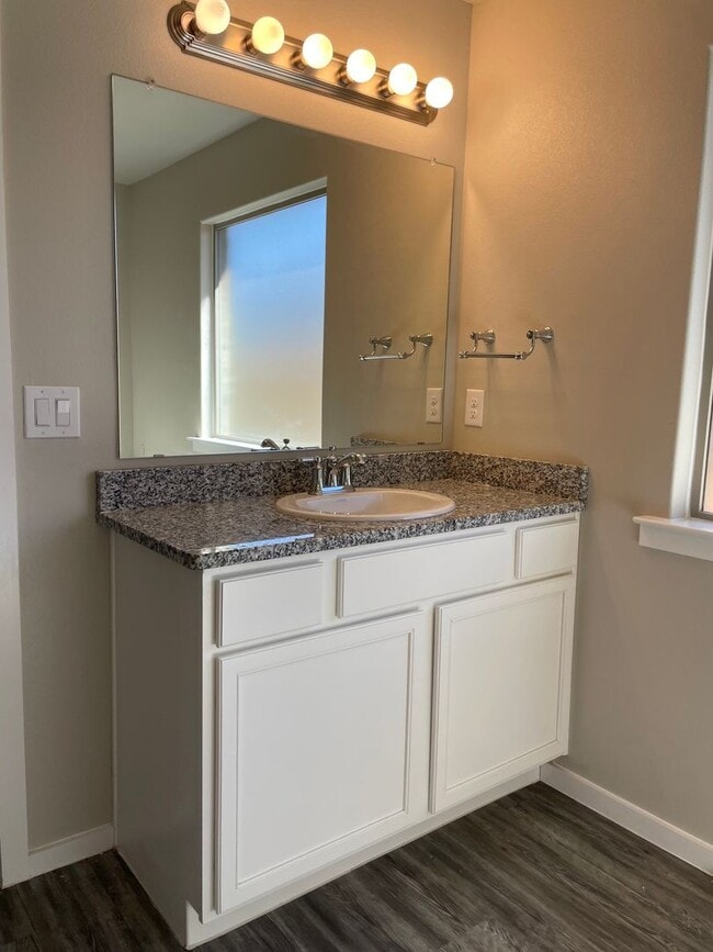 Building Photo - 4 bed 2 bath - Frenship ISD