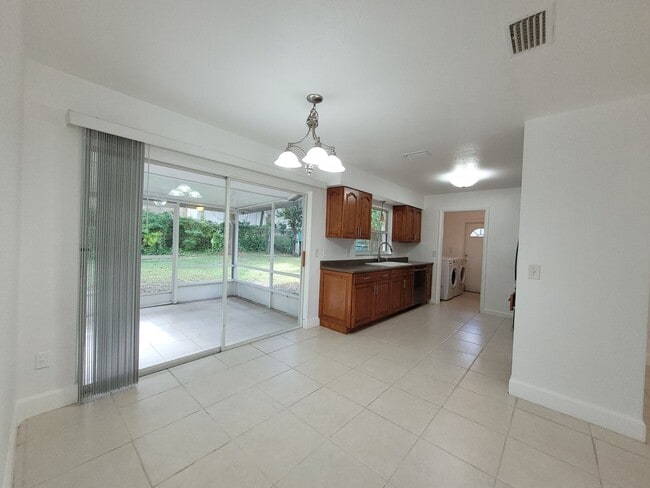 Building Photo - 10 Winding Ridge Rd