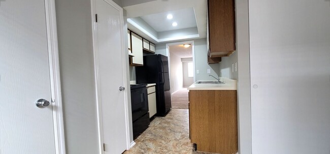 Building Photo - Cozy 2 bed 1.5 Bath Condo With Car Port