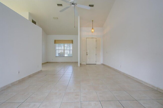 Building Photo - 5 Strawood Point