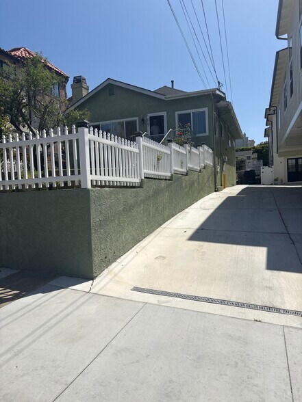 Primary Photo - 517 N Irena Ave