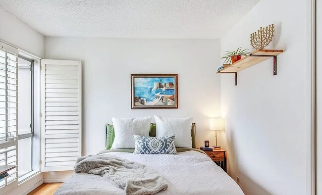 Building Photo - 11120 Queensland St