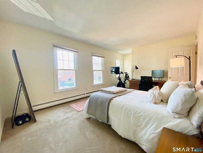 Building Photo - 908 State St