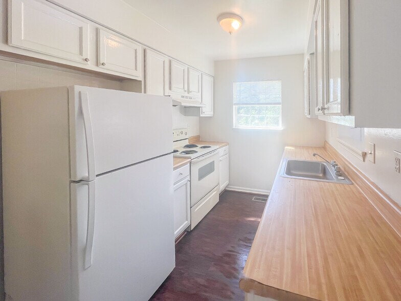 Building Photo - 160 Lancaster Creek Dr