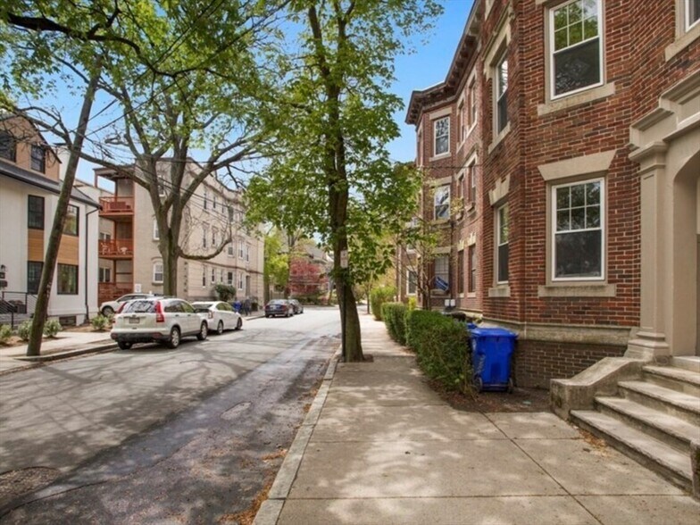 Primary Photo - 164 Thorndike St