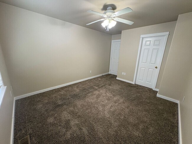 Building Photo - 2509-2509 SW Cascade Mountain Ln