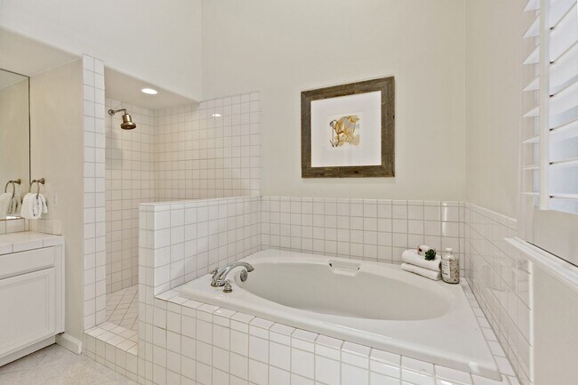 Building Photo - Spacious 4-Story Townhouse with Panoramic ...