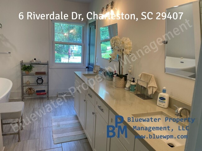 Building Photo - 6 Riverdale Dr