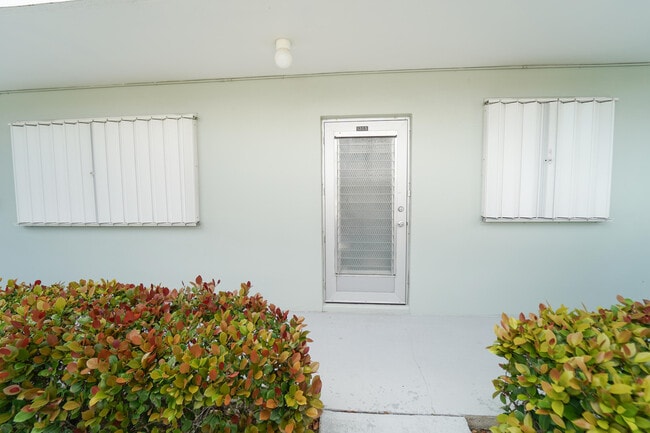 Building Photo - 2660 SW 22nd Ave