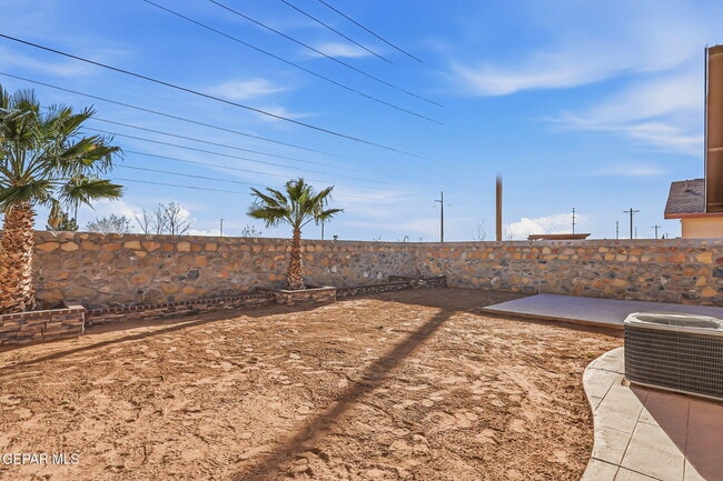 Building Photo - 14350 S Cave Ave