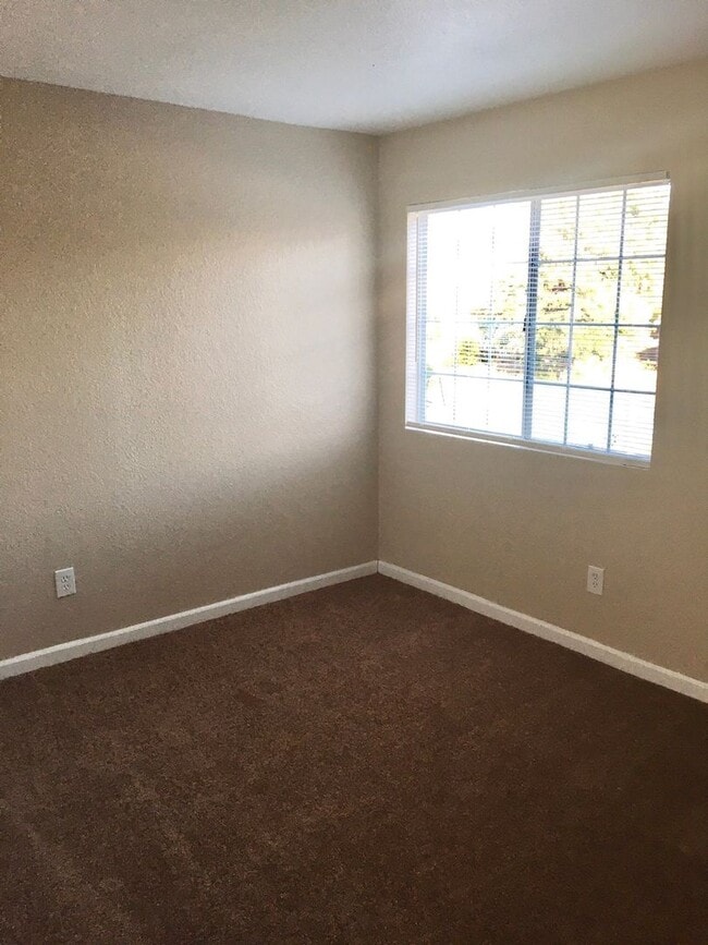 Building Photo - Large 3 Bedroom 2.5 Bath House w/ Garage in Vallejo -- COMING SOON !!!