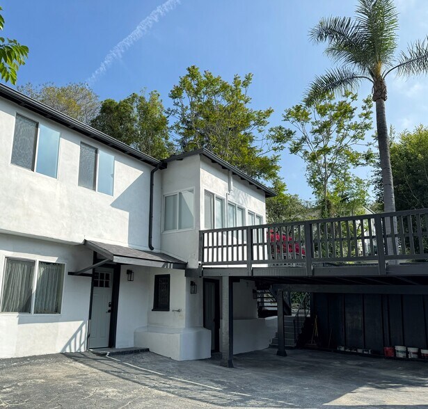 Building Photo - 3319 Primera Ave