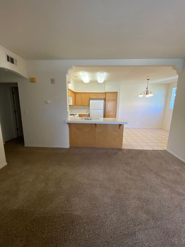 Building Photo - Centrally Located Downstairs Condo in the Oak Creek Villas