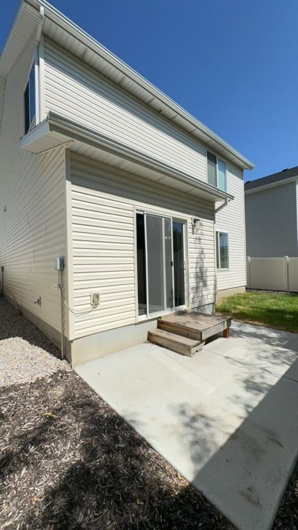 Building Photo - 823 N Wellington Ct