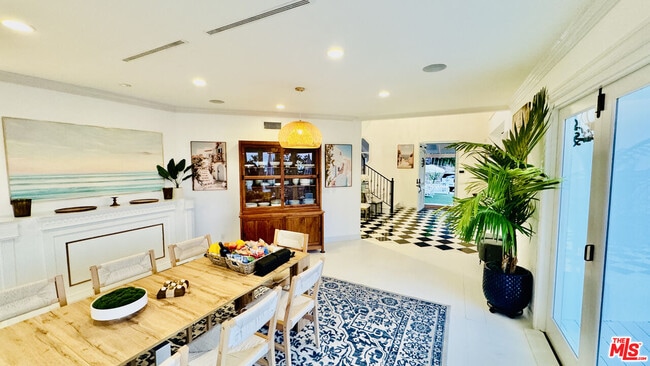 Building Photo - 1423 Floresta Pl