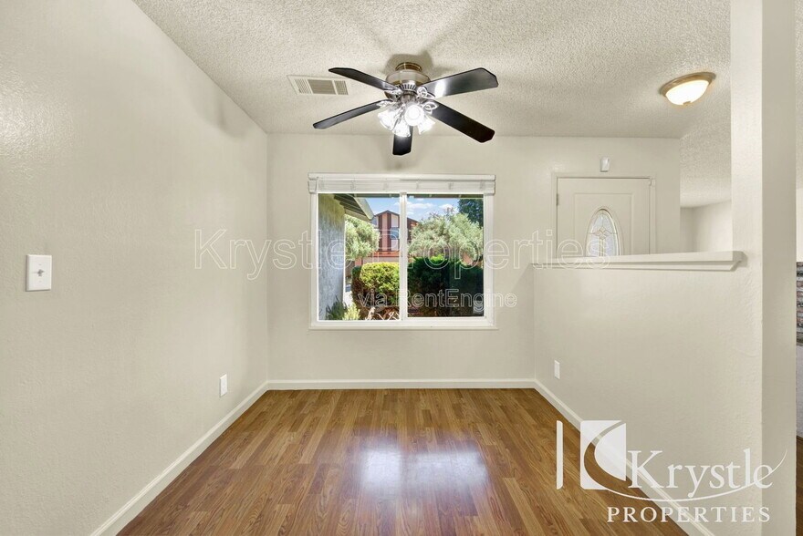 Building Photo - 115 Daffodil Cir