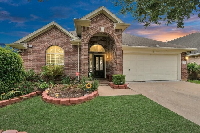 Building Photo - 2103 Breezeway Ln