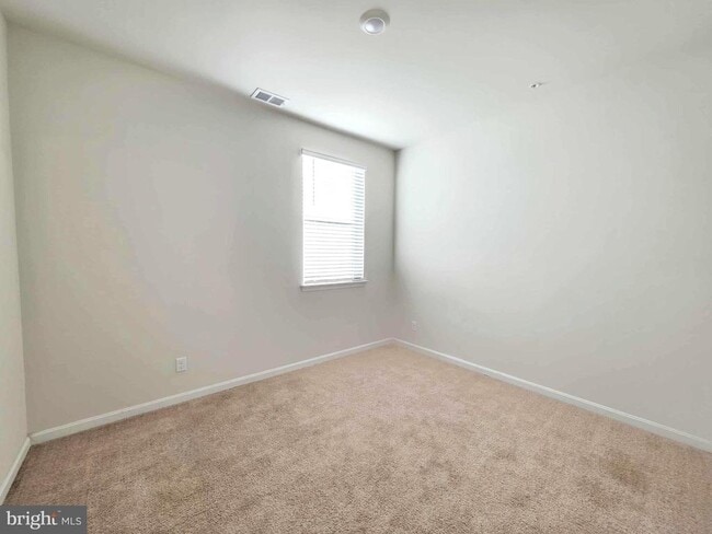 Building Photo - 374 Robbins Farm Rd