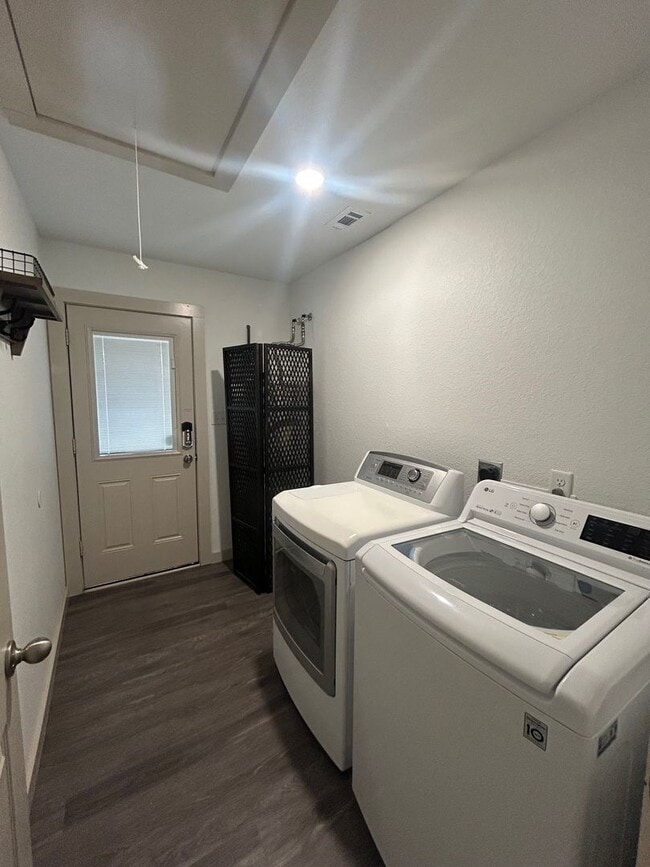 Building Photo - Beautiful Updated Home