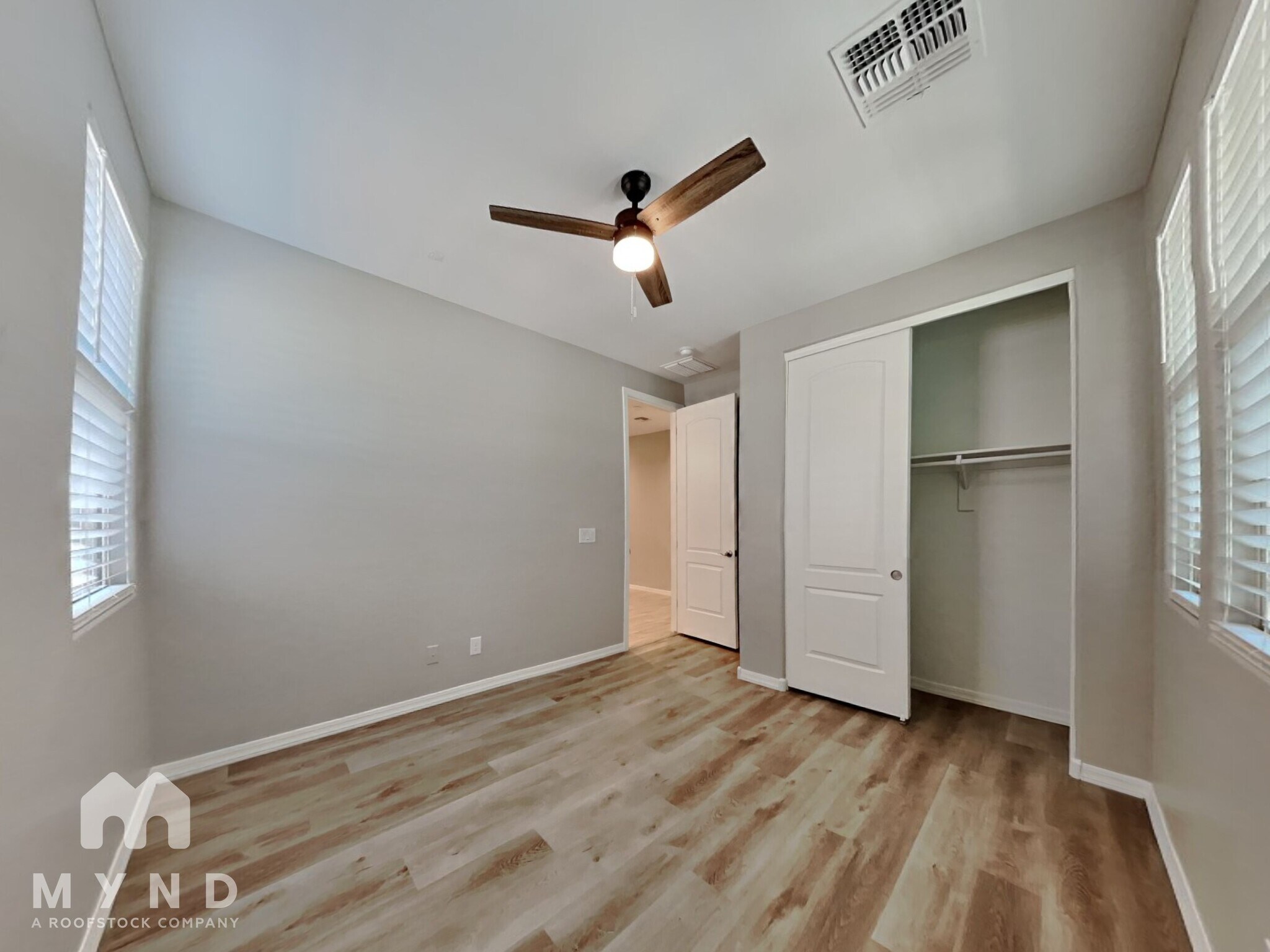 Building Photo - 20887 E Swan Dr