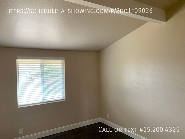 Building Photo - Spacious 3 Bedroom 2 bath in Seaside