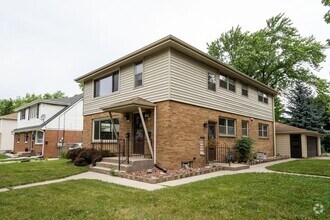 Building Photo - Spacious 3 Bedroom 1Bath Lower Duplex in P...