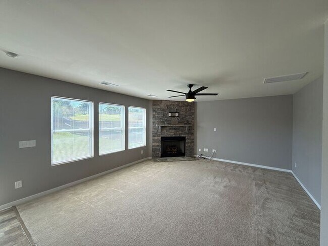 Building Photo - T.R. Lawing Realty Property