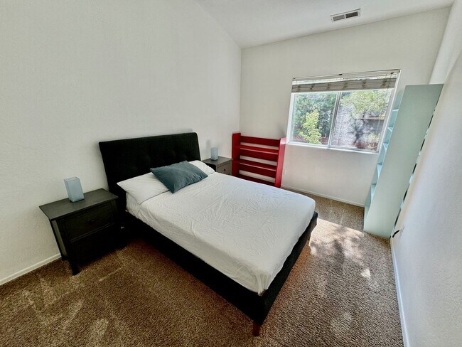 Building Photo - 4809 S Dory Trail