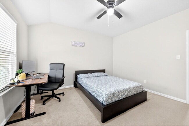 Building Photo - Well-Maintained Home in Irving – Convenient Location & Comfortable Living