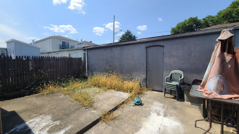 Building Photo - 213 Fowler Ave