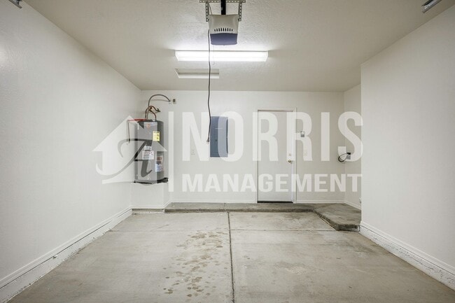 Building Photo - 14100 S Calera Rd