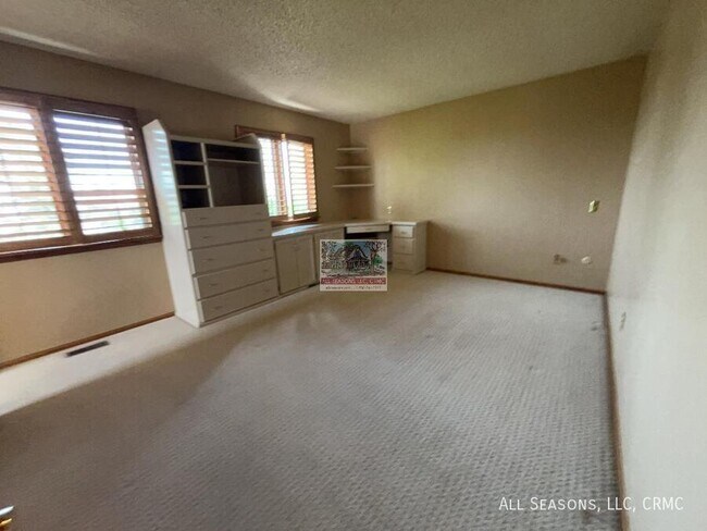 Building Photo - 2401 Virgo Dr