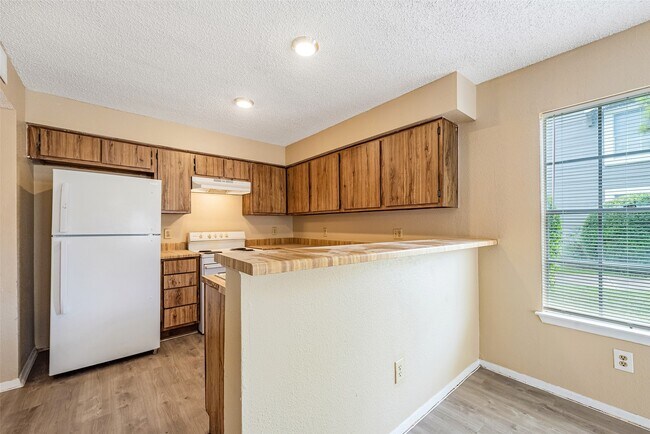Building Photo - 6315 Cattails Ln