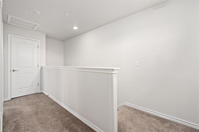 Building Photo - 205 Birch Oak Ln