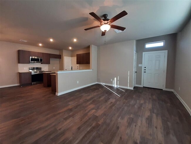 Building Photo - 9815 Grosbeak Ln
