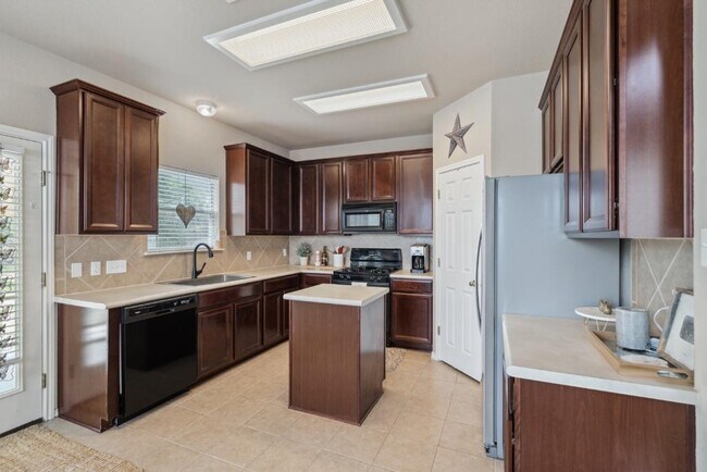 Building Photo - 2913 Fleet Dr