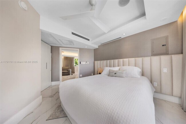 Building Photo - 10190 Collins Ave