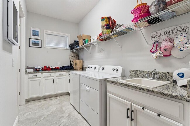 Building Photo - 10151 Henbury St