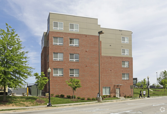 Building Photo - Visionary Square