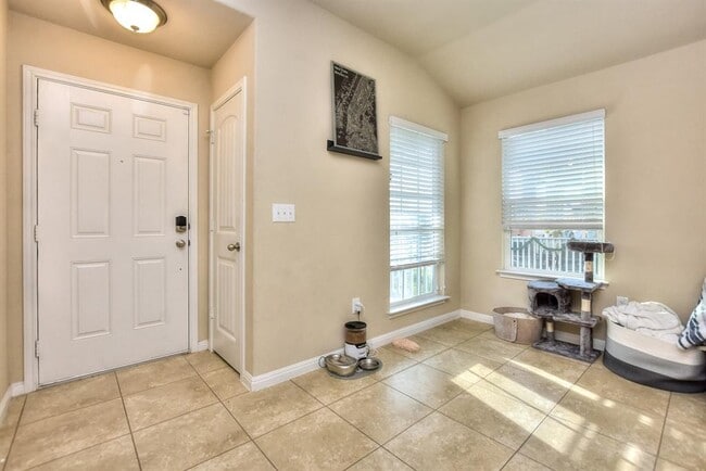 Building Photo - 404 Craters of the Moon Blvd