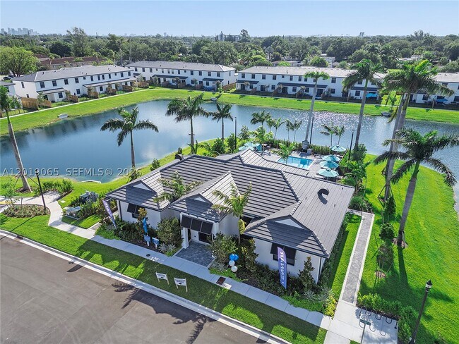 Building Photo - 4957 Oakmont Dr