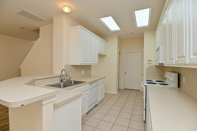 Building Photo - 16827 Bellmoor Ln