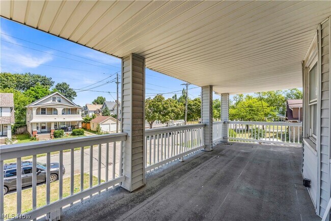 Building Photo - 10103 Almira Ave
