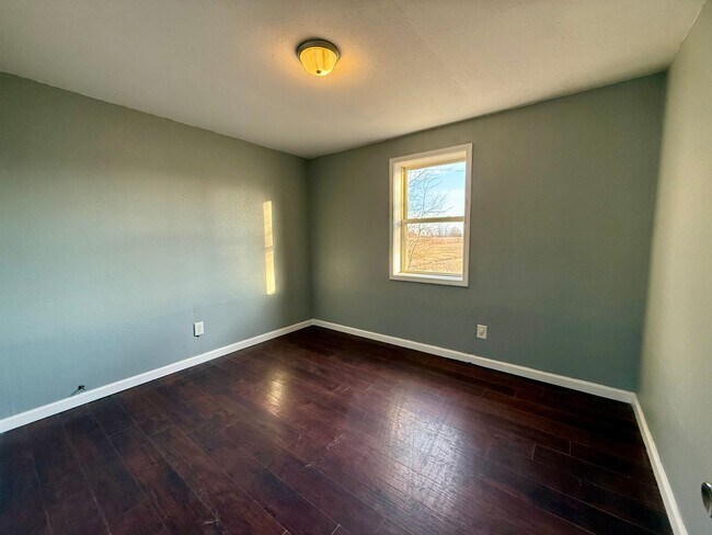 Building Photo - 3 Bedroom/1 Bathroom Home in Paragould AR - $1,100/month - Section 8 Welcome!